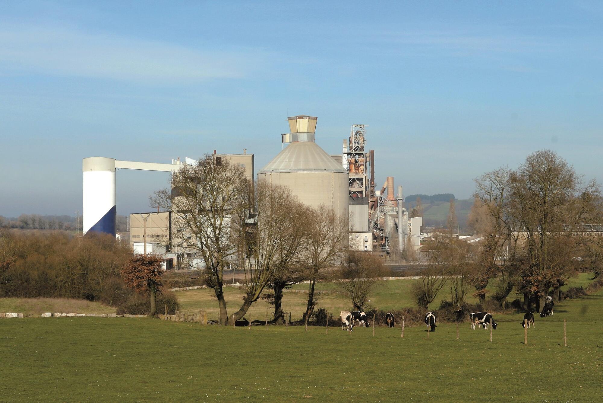 Fábrica de Cementos Cosmos en Oural